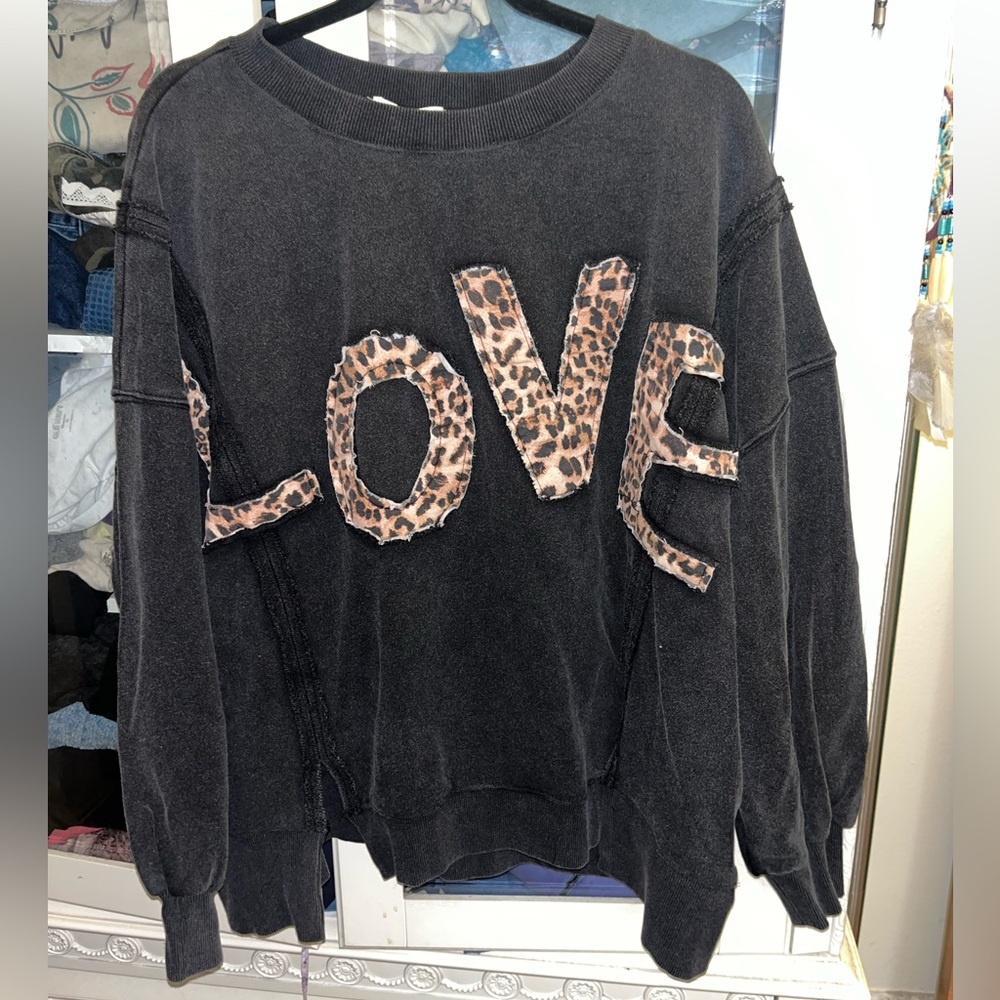 🖤🐆 BLUE VELVET size large Black Pullover Sweatshirt with Leopard LOVE Appliqué